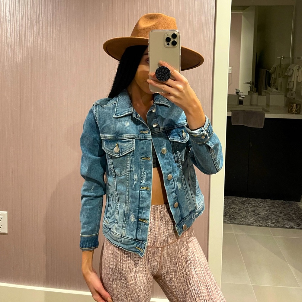 Jean jacket 🧥 XS 36 H&M pretty classic design extra small blue color
